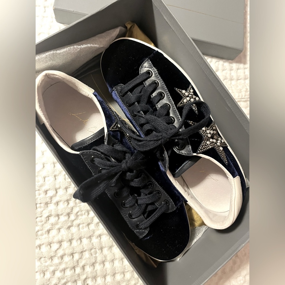 Lola navy blue suede sneakers with stars